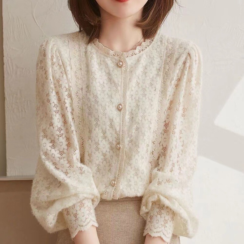 Gentle style fleece-lined lace top women's autumn and winter long-sleeved Korean style new hollow-out age-reducing inner wear high-end bottoming shirt