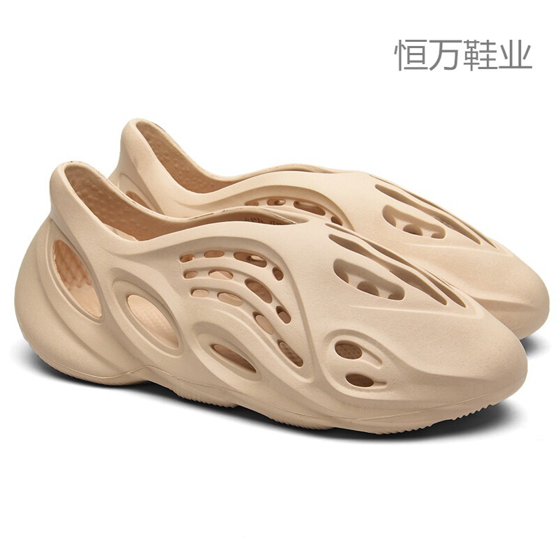 Fujian big manufacturers 2024 Summer new Kanye coconut hole shoes men's trendy couples Roman sandals women's beach