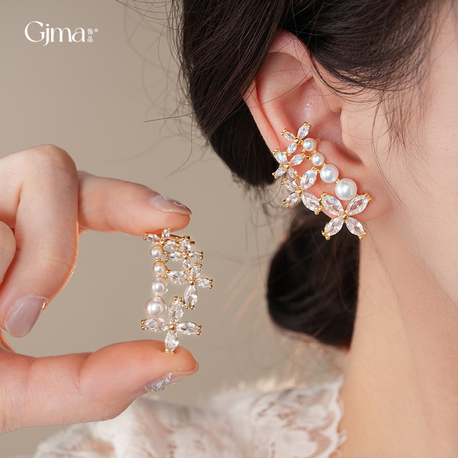 earrings with zircon pearl