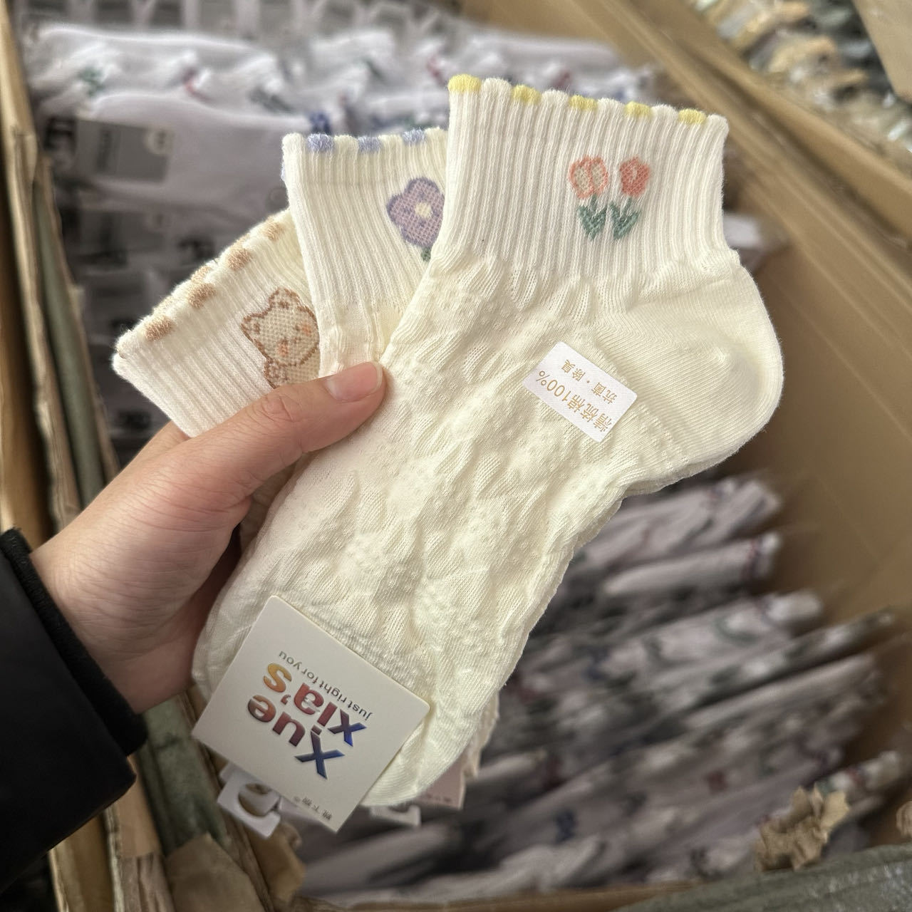 2024 nuevos calcetines finos de primavera y verano, calcetines de mujer, calcetines de algodón de tubo corto de encaje lindo de moda, múltiples estilos al por mayor