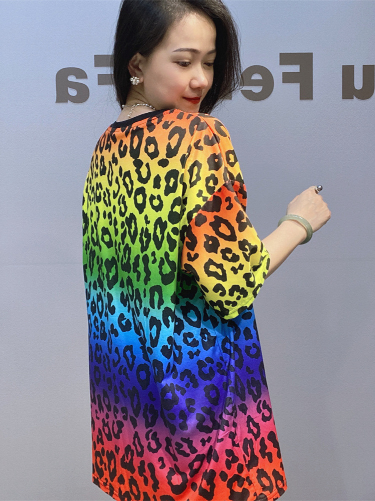 Diseño de nicho sentido helado algodón de manga corta top mujer verano transfronterizo europeo y americano ropa de mujer suelta estampado de leopardo con cuentas camiseta de media manga