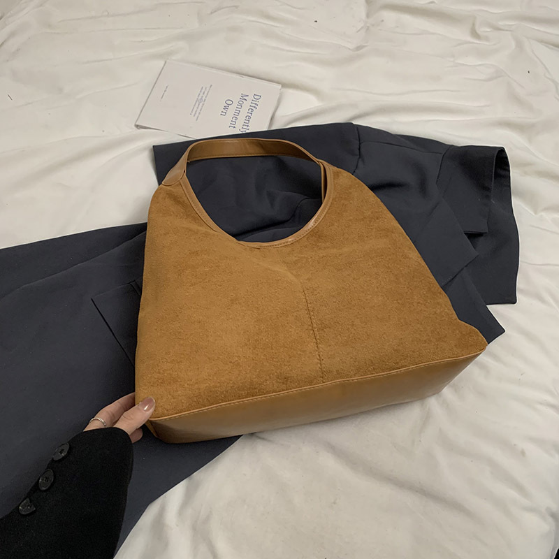 Textura de gran capacidad 2024, otoño y invierno, nuevo tipo de moque esmerilado, bolso de hombro, bolso de hombro de nicho