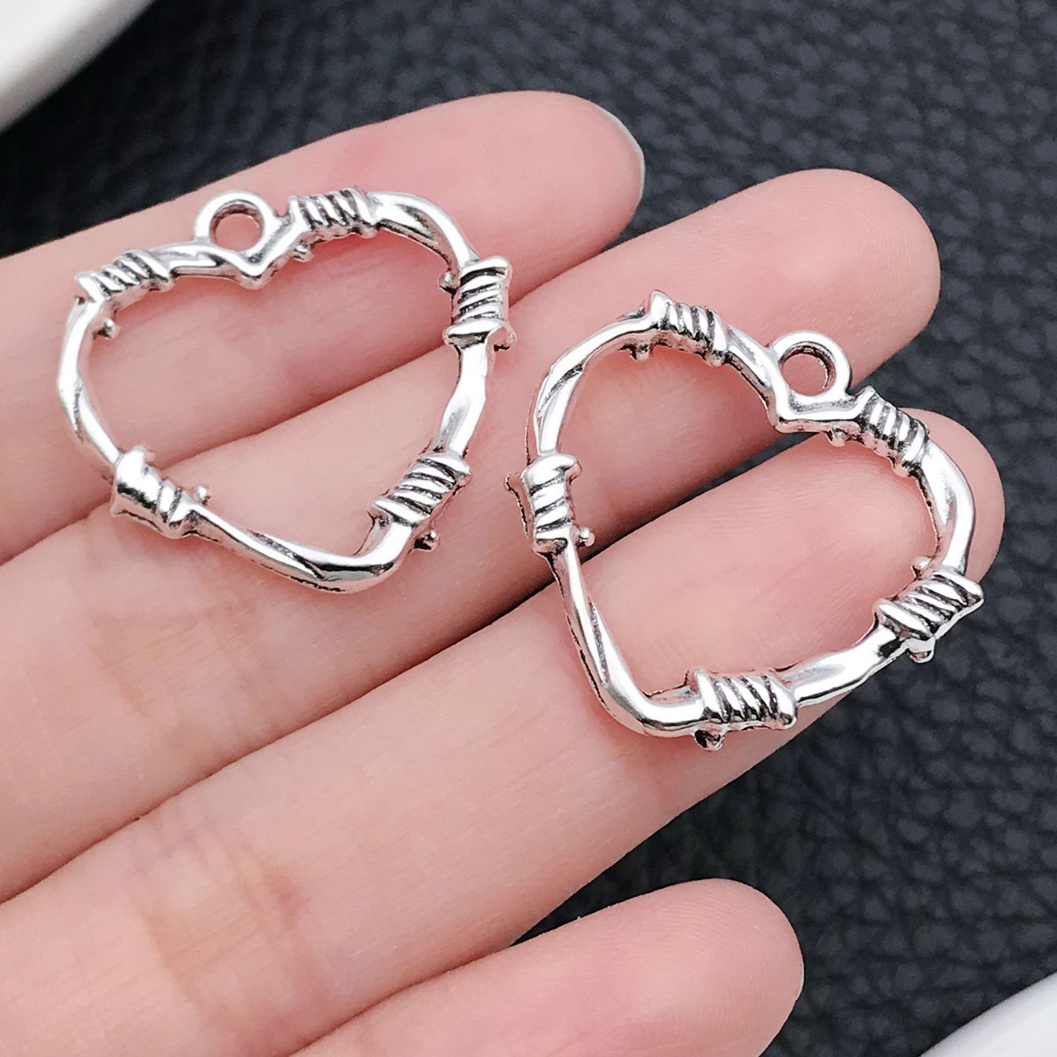 18633-古银锌合金镂空荆棘爱心24x24-1.7g.jp