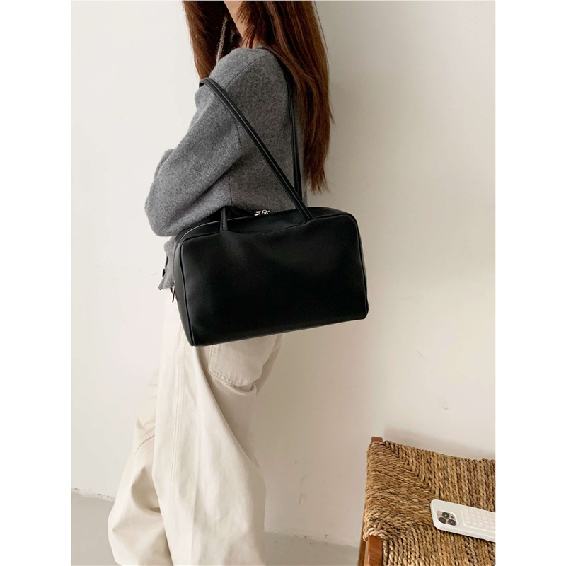 Top Grain Sheepskin Bowling Bag For Women, Versatile Commuter Boston Handbag, Large Capacity Shoulder Tote Pillow Bag - Thumbnail 6