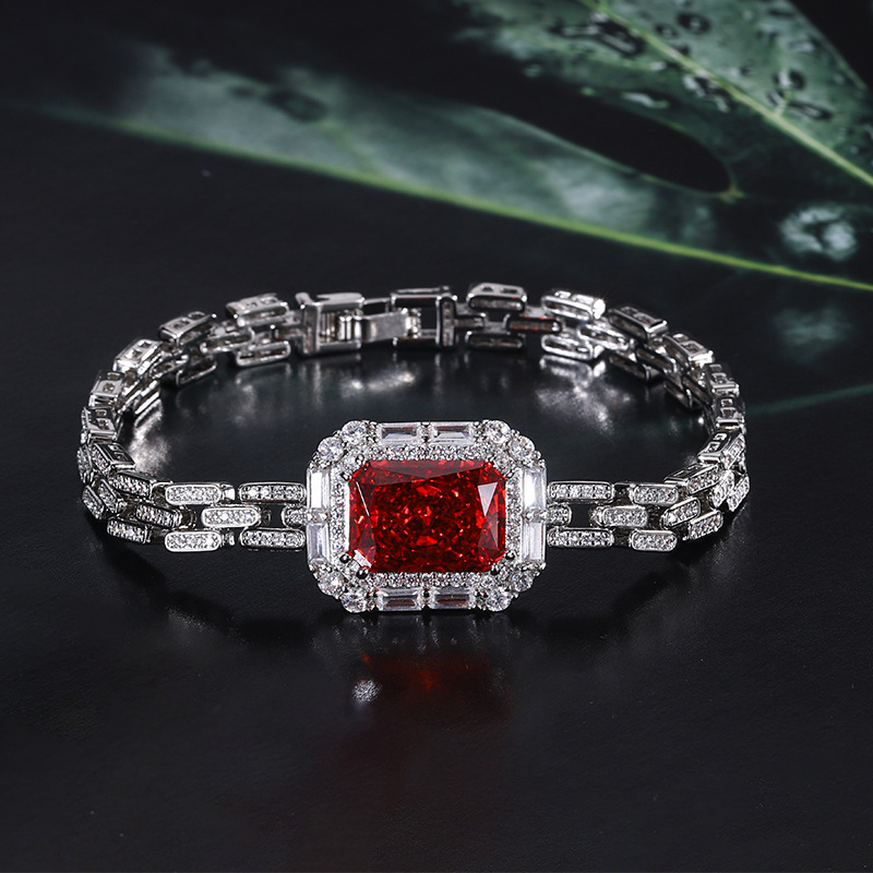 Pulsera roja china cortada con flores de hielo