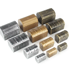 化妆服饰道具;过家家玩具;塑料工艺品