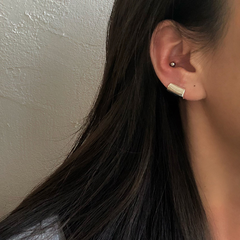 Clip de oreja de tubo largo brillante de plata 925 hembra 2023 nuevo diseño de nicho de moda clip de hueso de oreja de alto grado