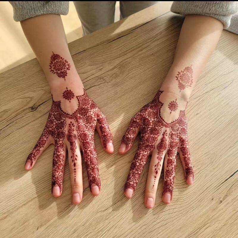 Cross-Border New Style Brown-Red Lace Henna Tattoo Stickers Waterproof and Long-Lasting Floral Tattoo Stickers for Women on the Back of the Hand Cross-Border New Style Brown-Red Lace Henna Tattoo Stickers Waterproof and Long-Lasting Floral Tattoo Stickers for Women on the Back of the Hand