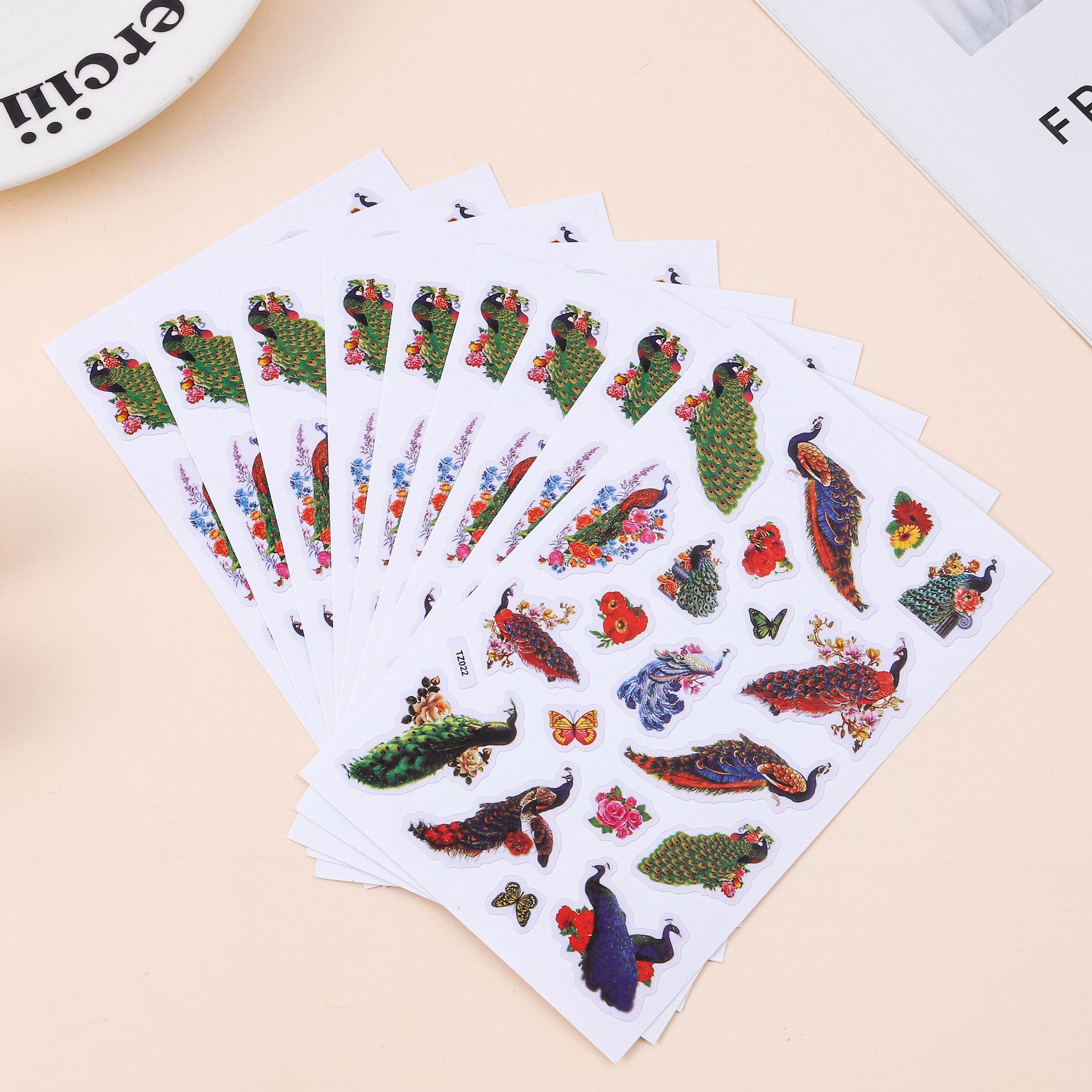 孔雀创意贴纸儿童奖励彩色卡通贴多规格孔雀星星闪光不干胶款贴画