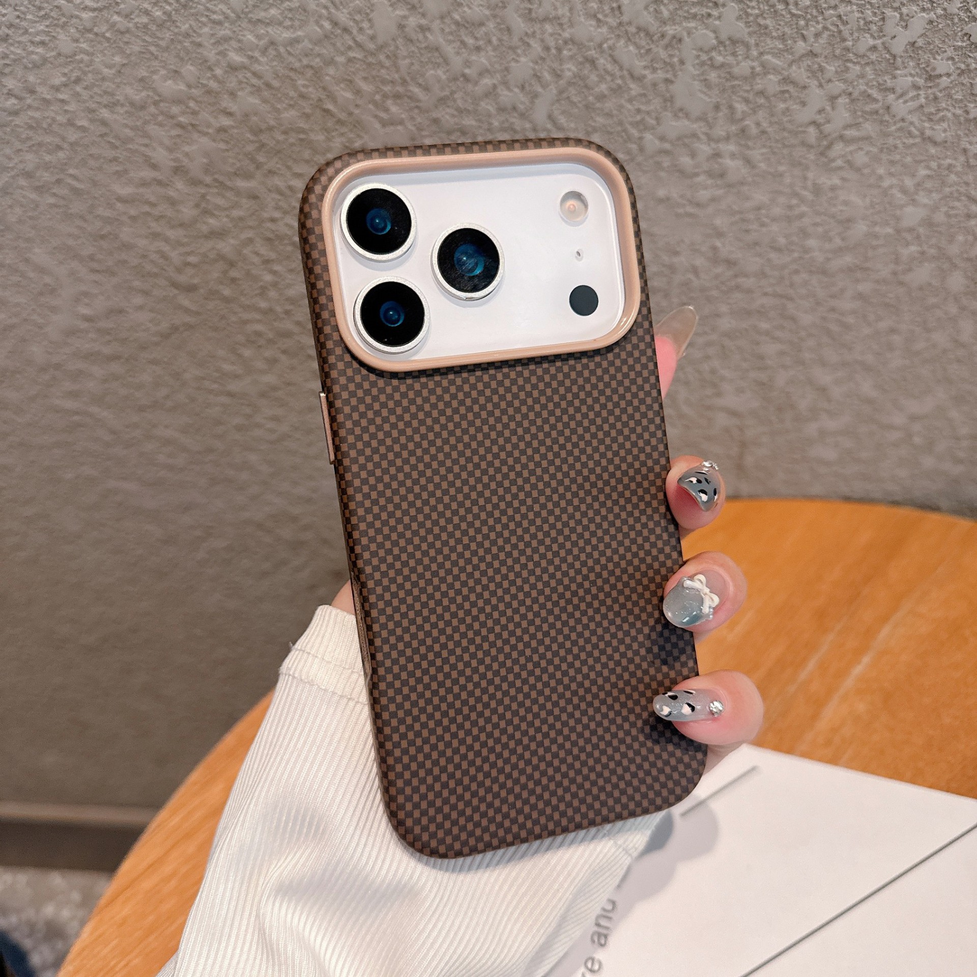 水贴肤感碳纤维纹适用iPhone17promax手机壳磁吸苹果17防摔保护套