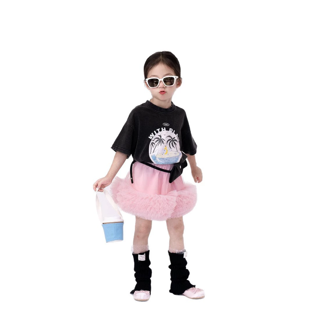 Fashionable cartoon T-shirt, family style, Korean style, western style