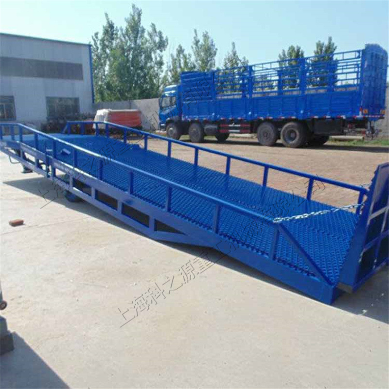 移动式登车桥 叉车配合使用货物装卸辅助设备 物品移动运输工具