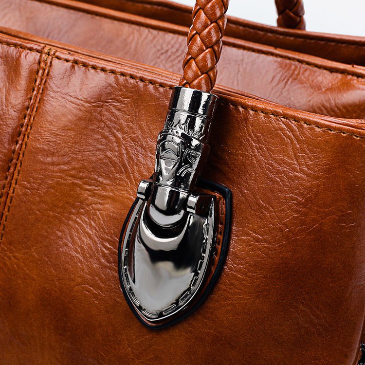 European and American retro women's bag trend, new cross-border hand-held shoulder crossbody bag made of oil wax leather for export, one piece, global consignment undefined