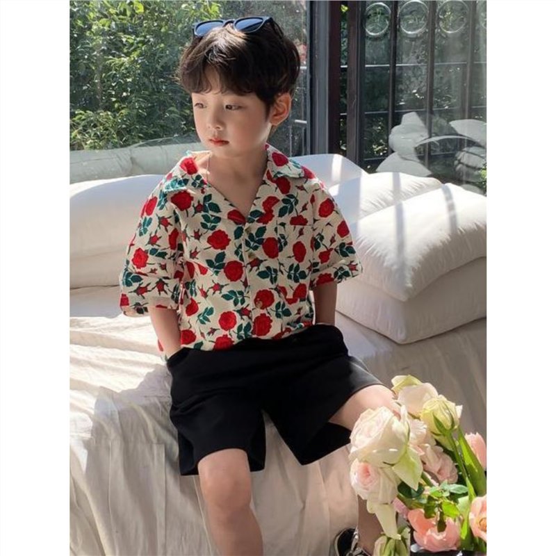 Camisa floral de estilo Hong Kong para niños ropa de verano para niños 2023 nueva camisa de bebé frita para niños de la calle camisa suelta de manga corta de moda