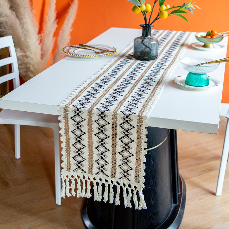 Cross-border Nordic Style ins Diamond Plaid Table Runner Decoration Wedding Christmas Holiday Outdoor Tassel Tablecloth Cover Mat