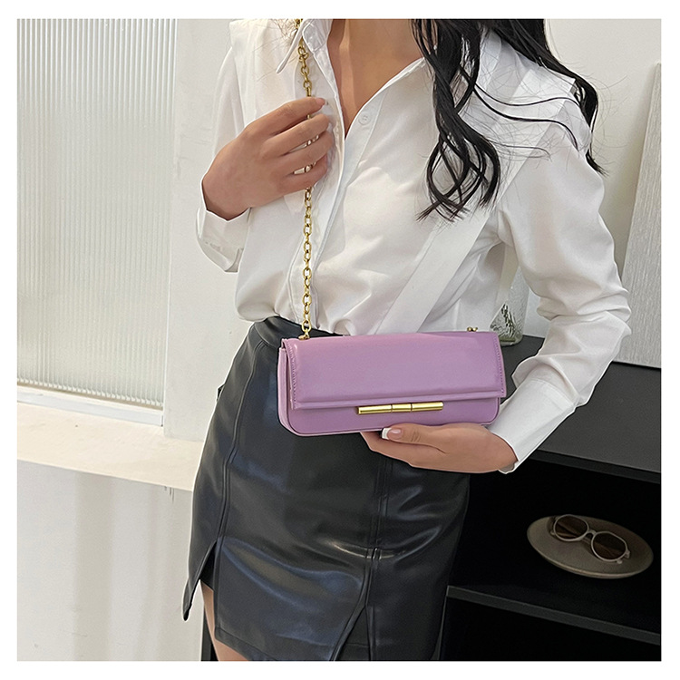 Women's Small All Seasons Pu Leather Solid Color Vintage Style Square Lock Clasp Baguette Bag display picture 4