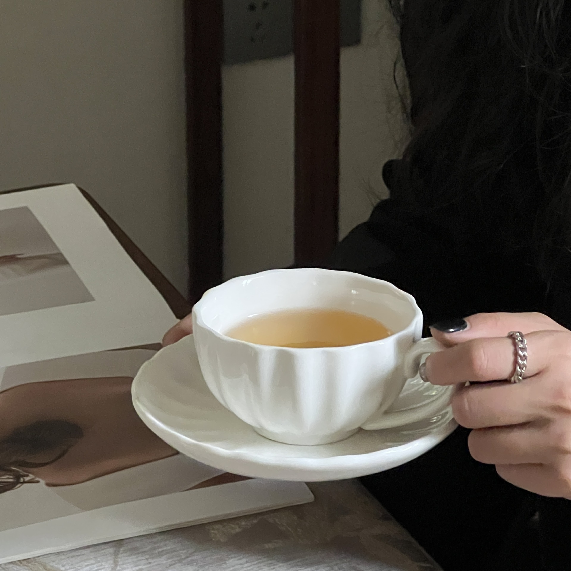 Spot estilo ins simple concha francesa taza de té de la tarde plato en relieve taza de café de cerámica juego al por mayor