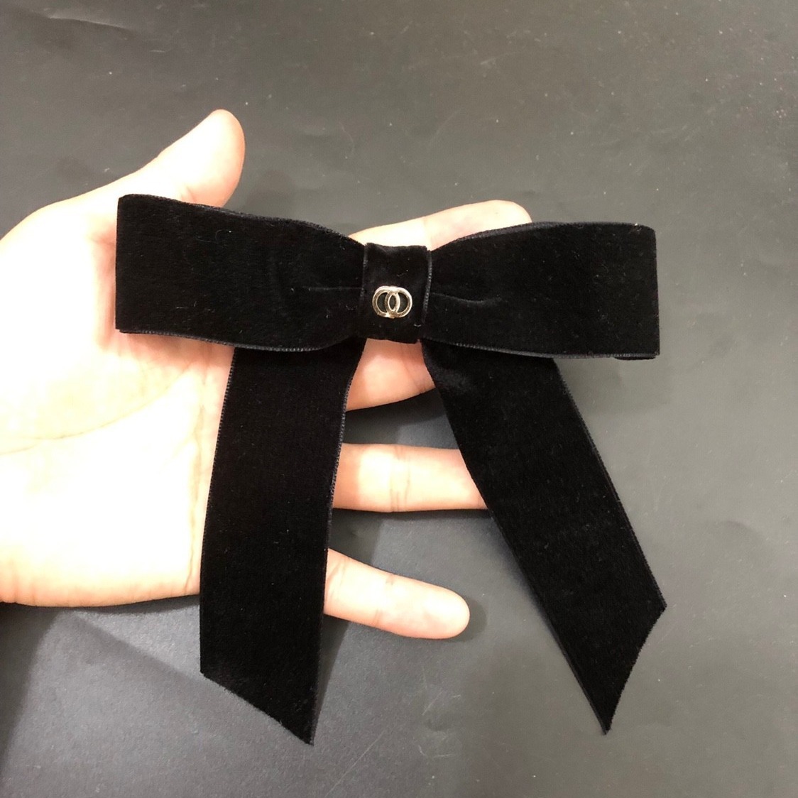 14cmx14 Chanel estilo cinta nuevo negro Cisne terciopelo arco oro estándar gran horquilla image 1