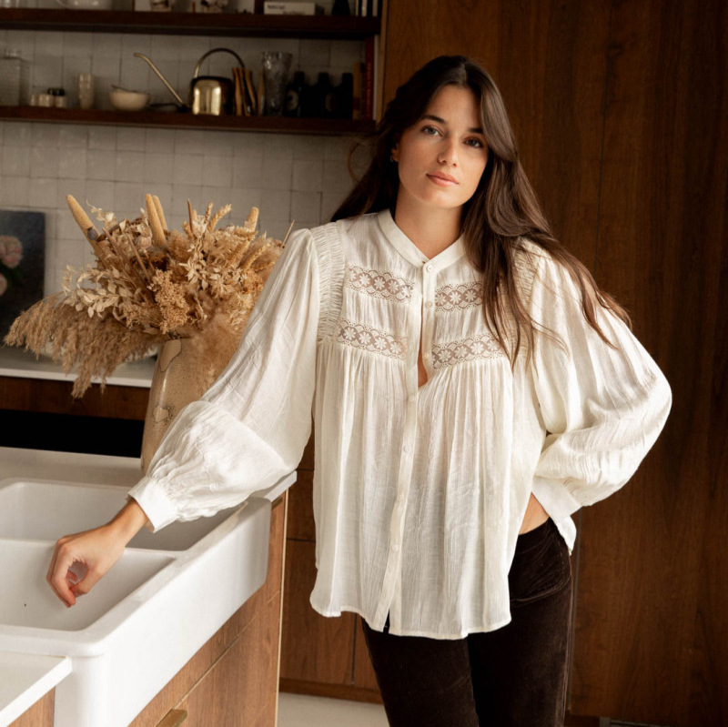 Primavera y otoño de ropa de mujer europea y americana encaje cosido camisa francesa de manga larga mujer suelta delgada temperamento camisa elegante de viaje