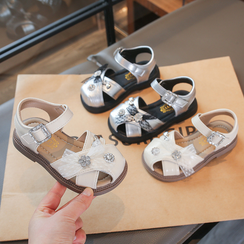 Sandálias princesa de niñas verano 2026 nuevas niñas zapatos de playa antipatadas zapatos de arco para niños zapatos individuales image 3