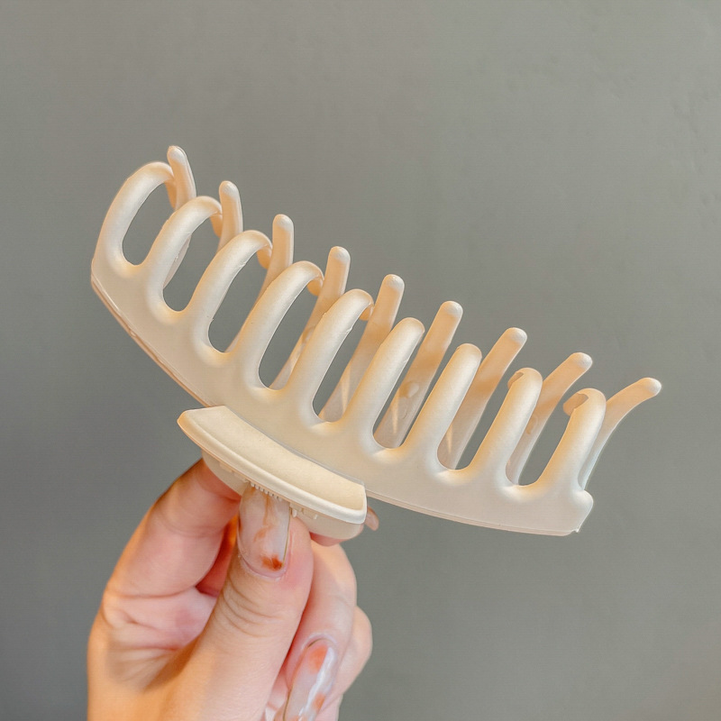 Otoño y invierno simple café de leche tiburón clip de cabello más agarrar clip de alta sensación detrás de la cabeza cabello adorno de cabello coreano agarrar cabello universal