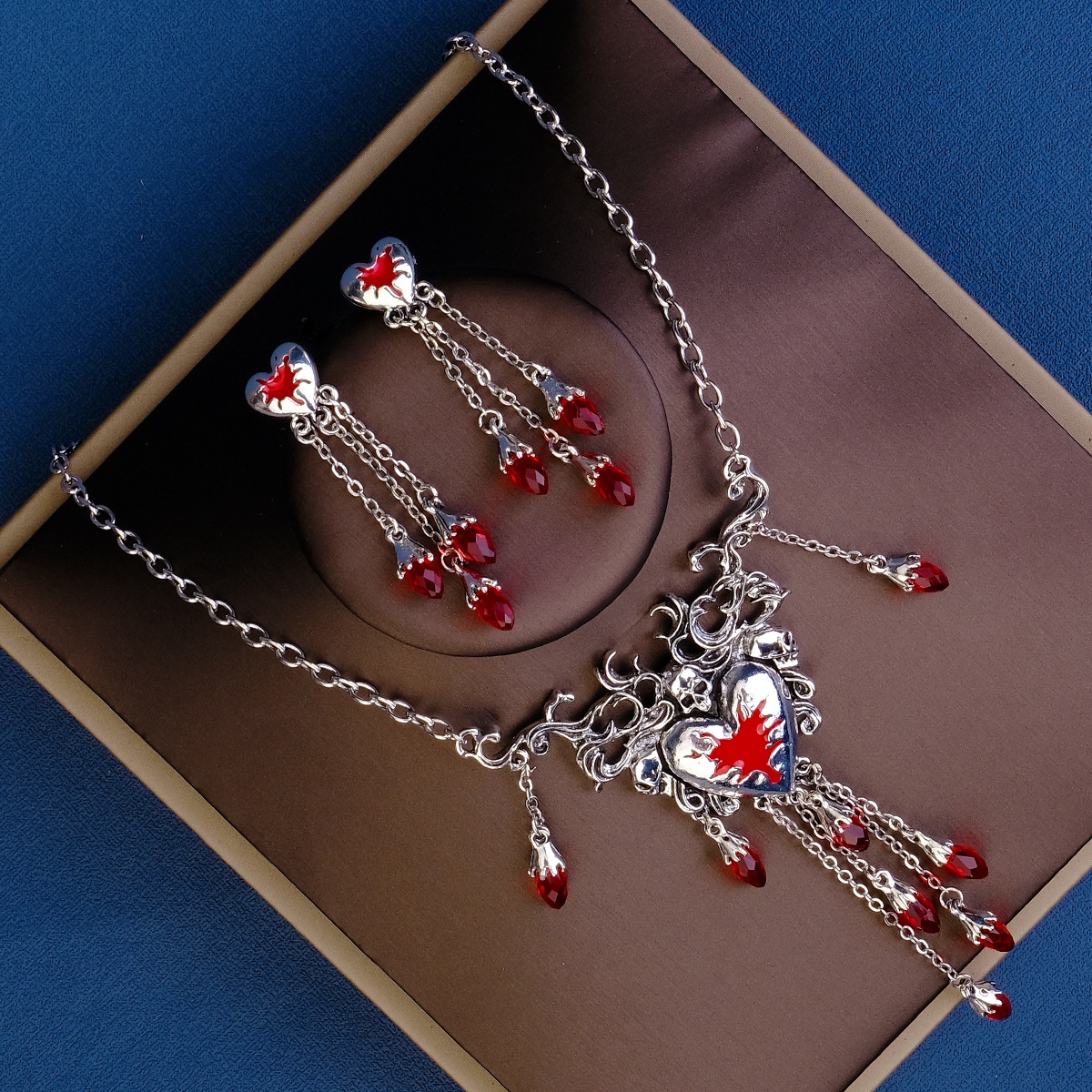 Vente chaude Halloween bijoux collier ensemble exagéré bal de promo fête habiller rouge coeur crâne boucles d'oreilles collier 2 pièces ensemble_voghion.com
