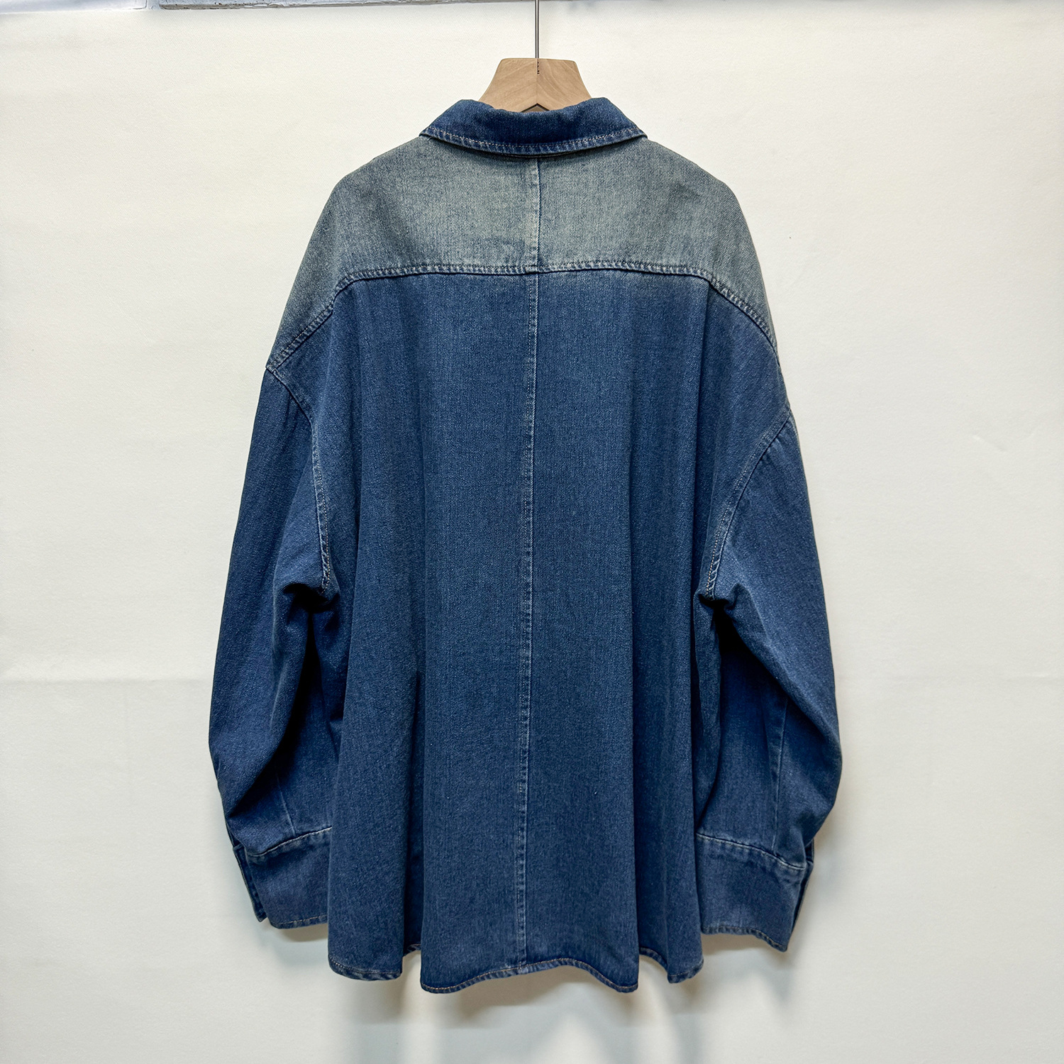 Women's European Style Denim Shirt Autumn Winter Loose Fit Long Sleeves Large Buttons Retro Gradient Wash Lapel Design Top_ecoleips.com