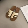 Молочно-белый