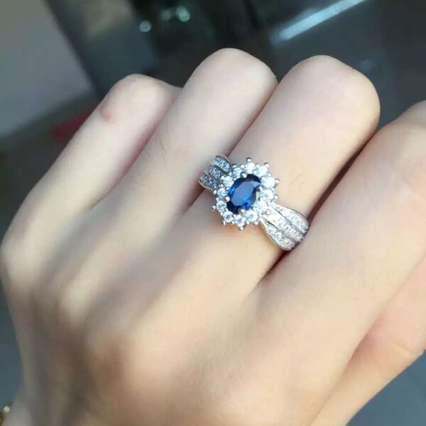 Sapphire ring with stone jade