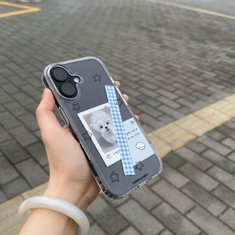 白い犬柄のチェック柄iPhone 17 Pro用スマホケース アクリル製 iPhone 16/15対応 漫画風透明ケース 13/12にも対応|undefined