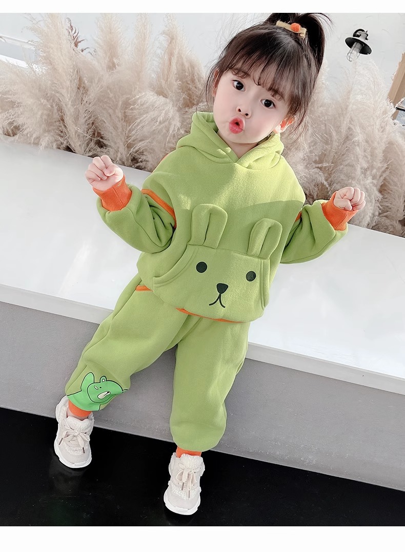 Felpa con cappuccio in peluche per ragazze 2023 nuovo abbigliamento alla moda set in due pezzi in stile occidentale per la versione coreana per bambini_voghion.com