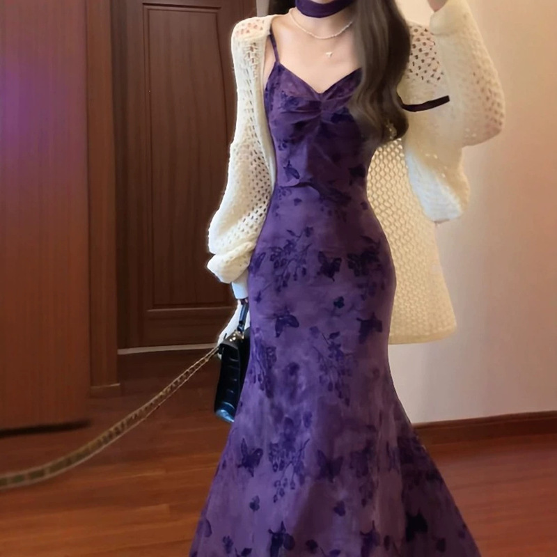 Especially beautiful, waist-cinching, sexy V-neck strap dress in purple floral print, slim-fitting, figure-flattering, body-hugging, fishtail long dress Especially beautiful, waist-cinching, sexy V-neck strap dress in purple floral print, slim-fitting, figure-flattering, body-hugging, fishtail long dress