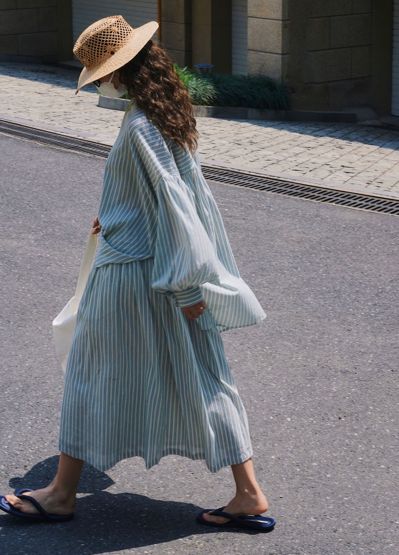 7C33DD54-B847-4D83-8605-B8964A