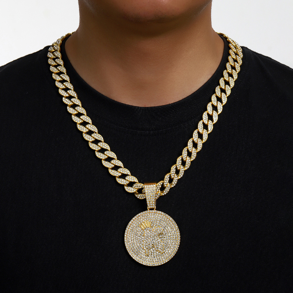 Europa y los Estados Unidos Hip Hop letras de diamantes K collar colgante sol estilo hombre accesorios de colgante de cadena de calle cubana