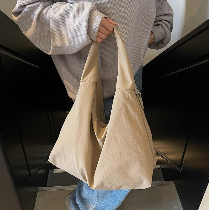 Bolsos de tela de nailon para axila bolsos de mujer 2025 nuevo bolso de hombro de moda casual de gran capacidad para viajar al trabajo