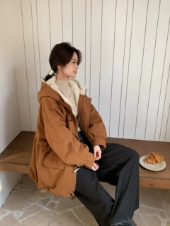 简梦韩版毛绒牛角扣捏褶袖连帽棉衣2026冬季宽松保暖外套女86612