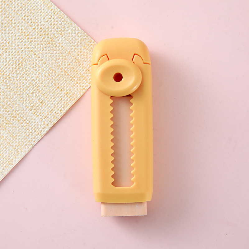 押し引き式の小学生の消しゴムは芯を取り替えることができます。|undefined