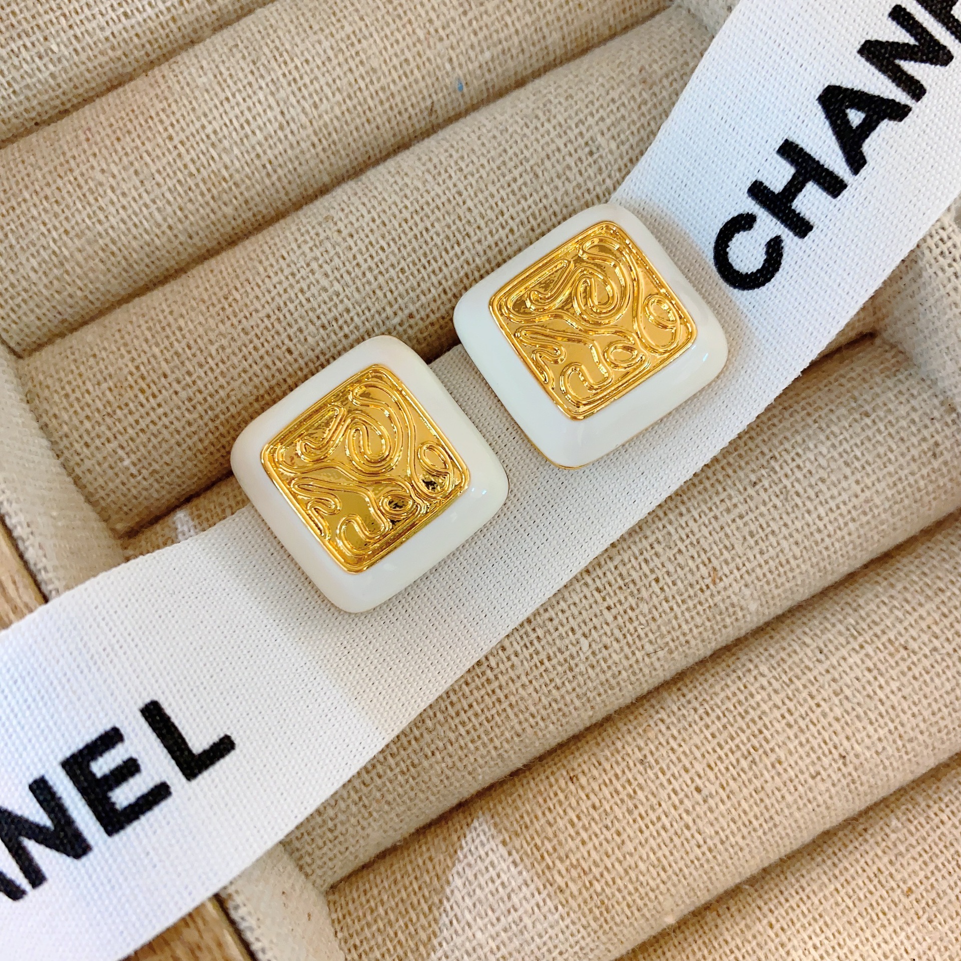 Geometric Square Metal Design Earrings,Atmospheric And Temperament Earrings,Retro Small Fragrant Style Earrings Suitable For Round Faces