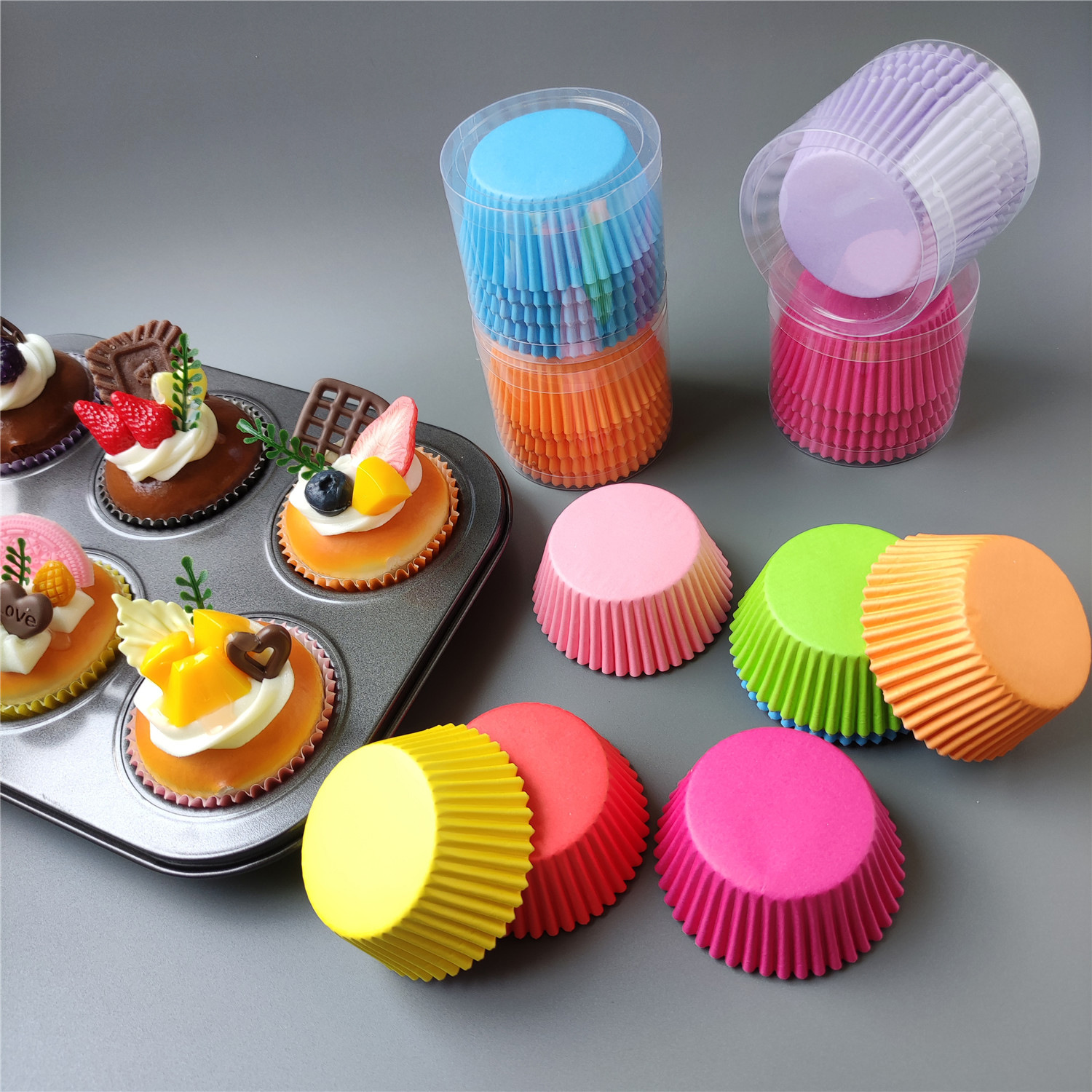 100 tazas de pastel de vacaciones de papel de color sólido para hornear tazas de papel a prueba de aceite para pastel de papel parachufe de papel de nieve Mei Niang