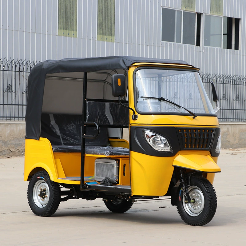 Пассажирский трициклопек Tuk-Tuk (Bajaj) топливный трёхколёсный автомобиль, крыша, зеркала и лобовое стекло