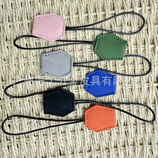 新款汽车钥匙扣女生情侣小众适用网红证件卡高级简约挂绳男