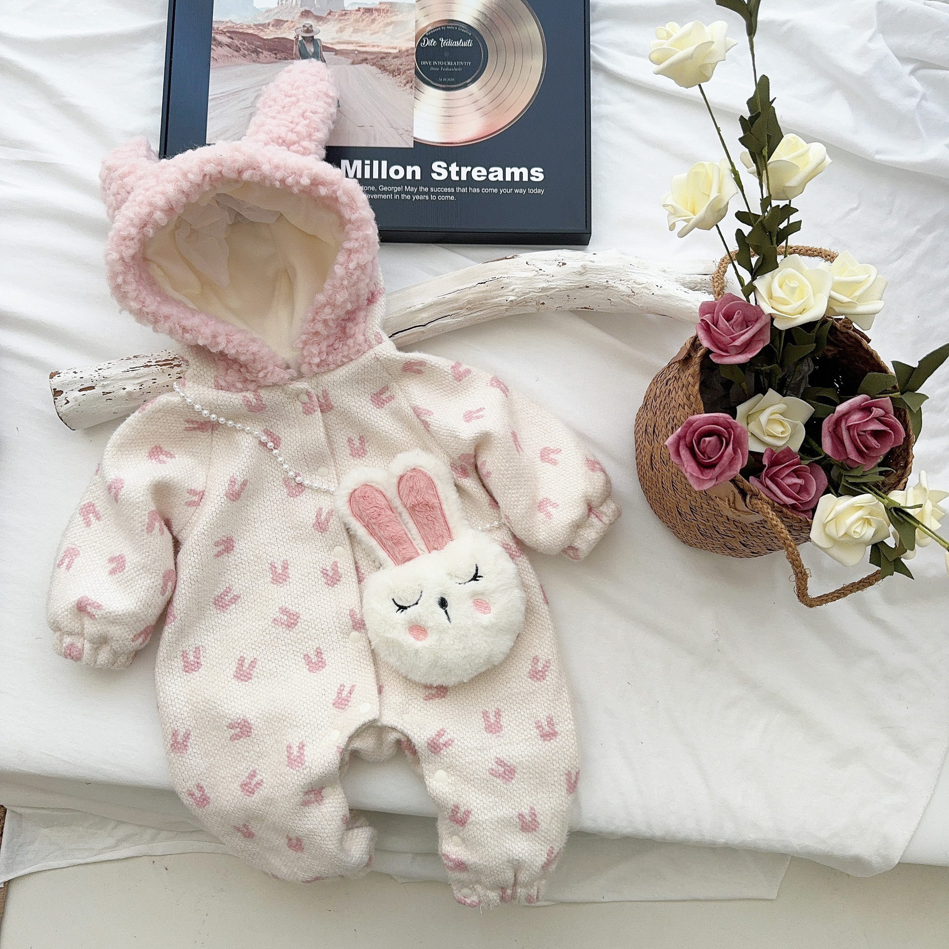 Ropa de bebé invierno niña bebé mono princesa estilo extranjero conejo exterior ropa gruesa mampara con capucha ropa de invierno