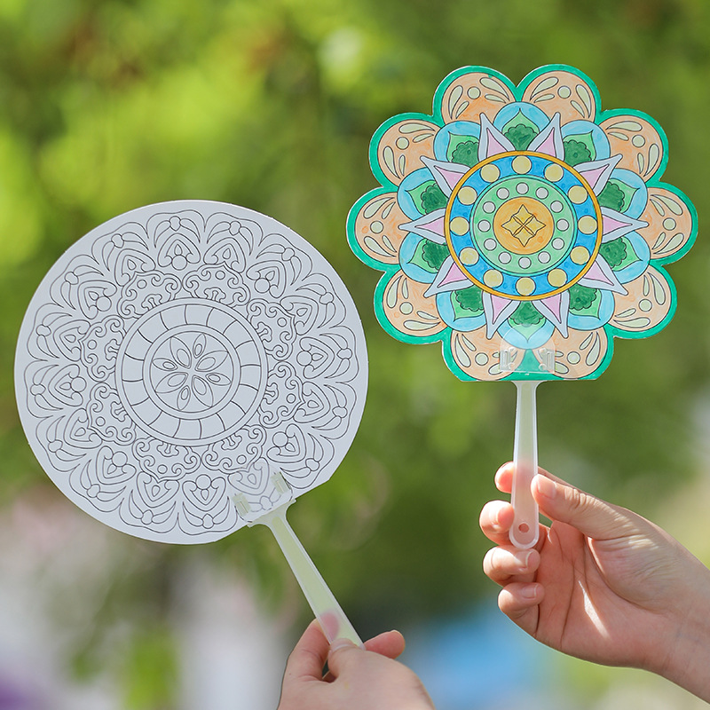 Dunhuang Algae Well Wind Fan de graffiti hecho a mano Jardín de infantes para niños Fan DIY Fan creativo de estilo chino Fan pintado a mano