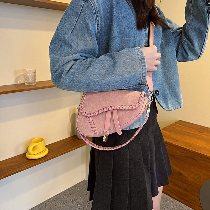 Styles de sacs à main chauds sur Facebook Sacs pour femmes 2024 automne nouvelle tendance de la mode sac de selle portable version coréenne simple givré épaule unique crossbod_voghion.com