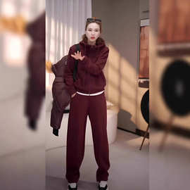 秋冬卫衣套装2024年新款显白酒红色连帽宽松长袖卫衣两件套女装