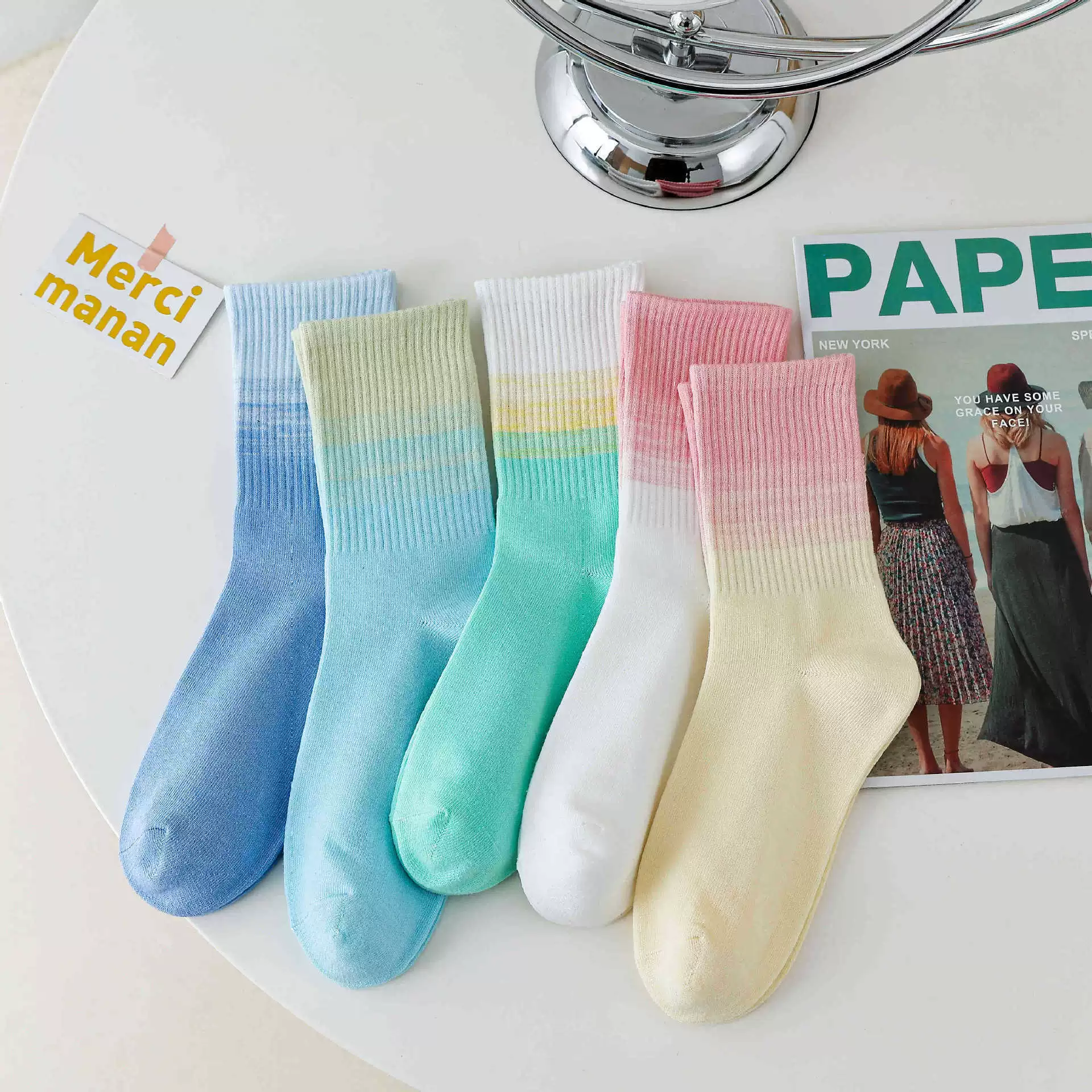 Новые осенне-зимние женские носки, градиентные носки среднего класса, дофаминовые цвета, популярная спортивная верхняя одежда кибер-знаменитостей, Джокер, ярких цветов