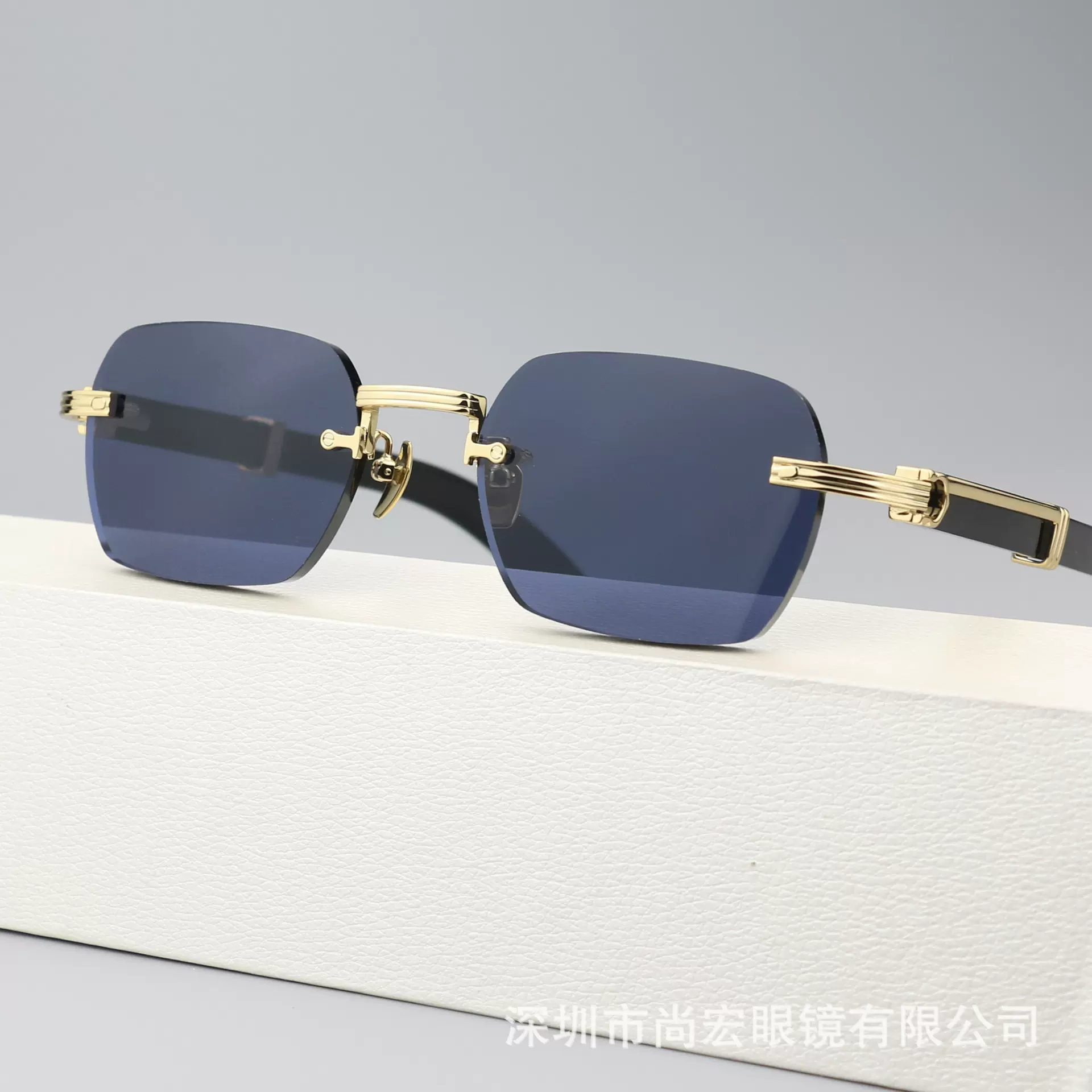 2025新款墨镜 天然牛角镜腿时尚无框方形钛架太阳镜女 户外防晒男