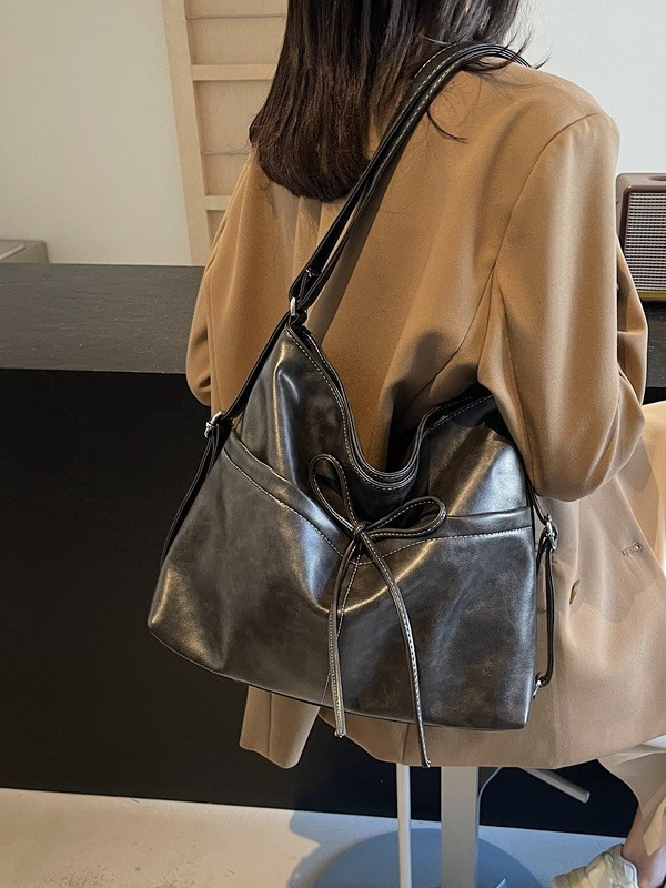 Bolsos de gran capacidad de otoño e invierno de comercio exterior para mujer 2024 nuevo bolso retro de alta gama con sentido Tote mochila de un solo hombro de todo fósforo