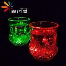 led七彩闪光菠萝杯 酒吧ktv派对助威遇水亮酒杯水感应发光菠萝杯