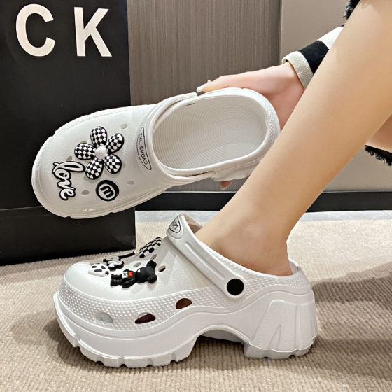 Women's hole shoes summer New ins fashionable cute sandals thick bottom non-slip beach shit feeling nurse slippers